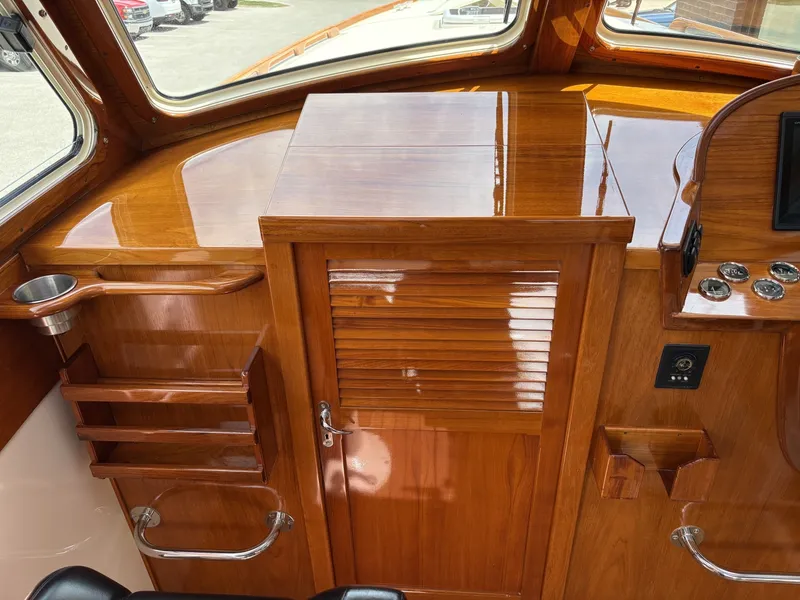 Slide: The Image of Hinckley Yachts 36 Picnic EP 2004 - 6186498