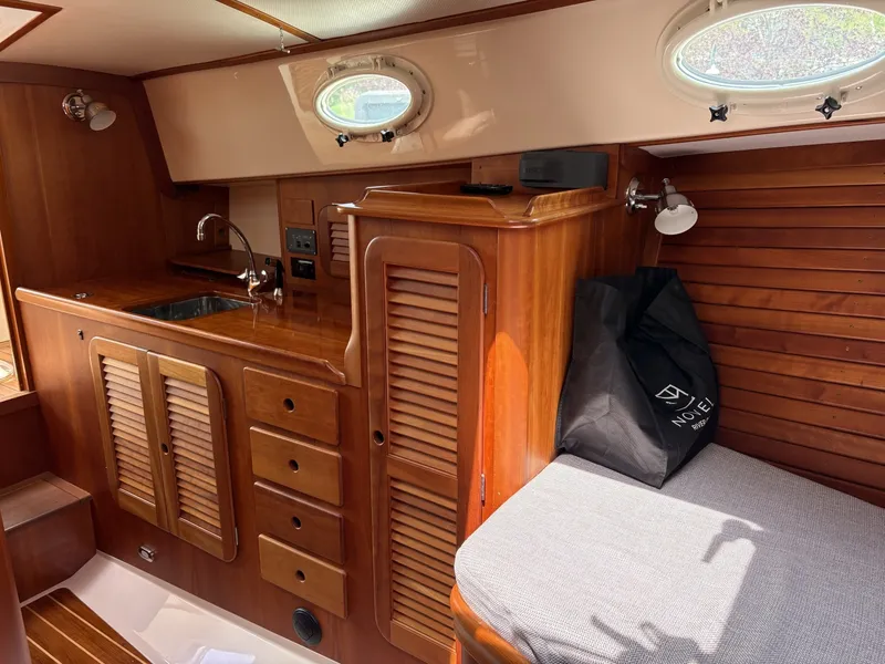 Slide: The Image of Hinckley Yachts 36 Picnic EP 2004 - 6186546