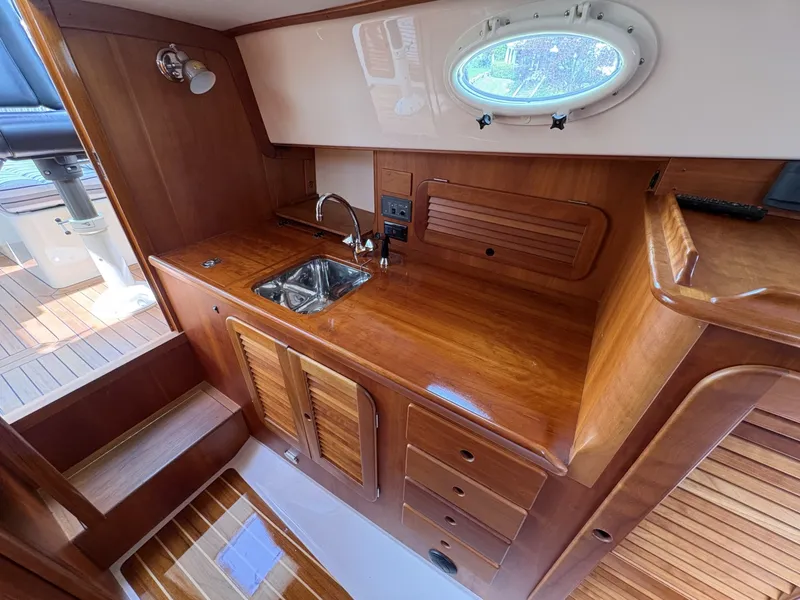 Slide: The Image of Hinckley Yachts 36 Picnic EP 2004 - 6186503