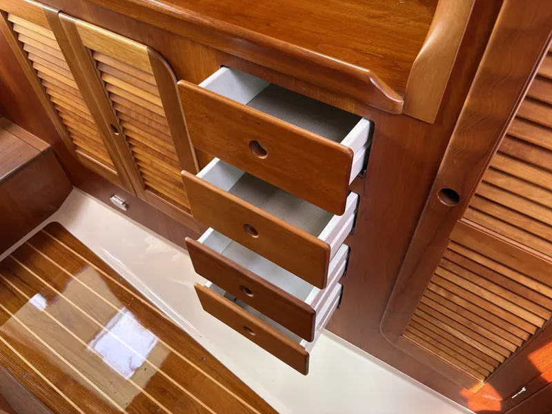 Slide: The Image of Hinckley Yachts 36 Picnic EP 2004 - 6186559