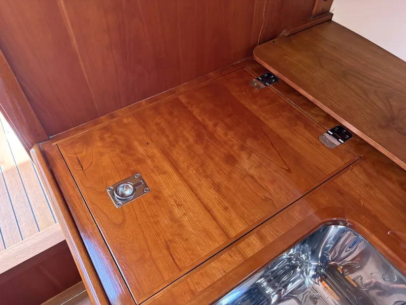 Slide: The Image of Hinckley Yachts 36 Picnic EP 2004 - 6186565