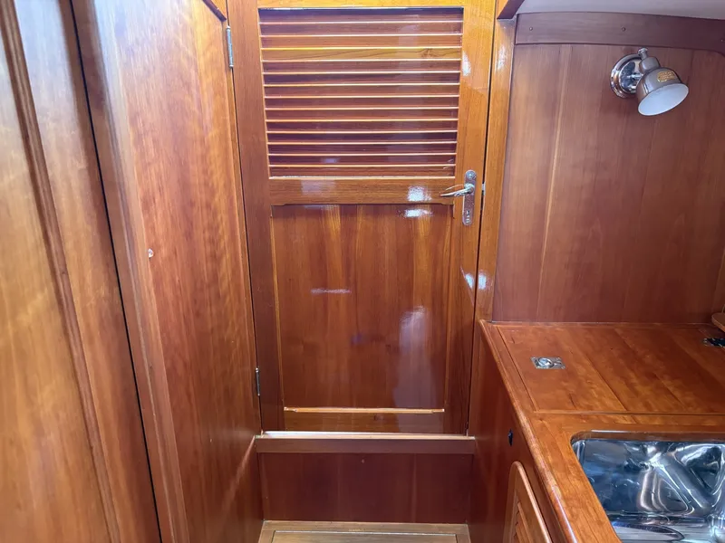 Slide: The Image of Hinckley Yachts 36 Picnic EP 2004 - 6186581