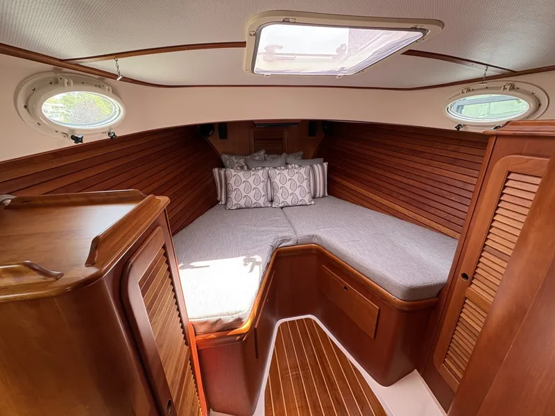 Slide: The Image of Hinckley Yachts 36 Picnic EP 2004 - 6186508