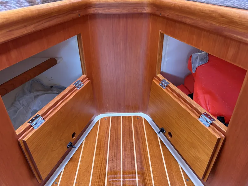 Slide: The Image of Hinckley Yachts 36 Picnic EP 2004 - 6186597