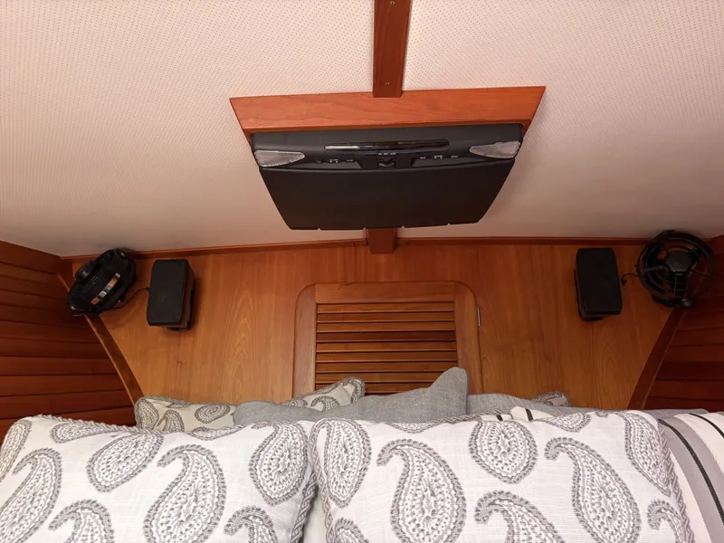 Slide: The Image of Hinckley Yachts 36 Picnic EP 2004 - 6186525