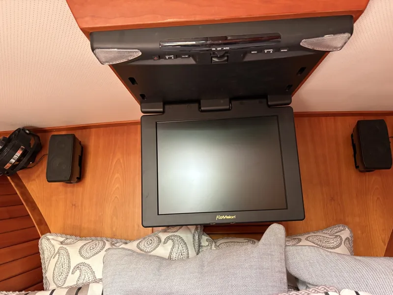 Slide: The Image of Hinckley Yachts 36 Picnic EP 2004 - 6186532
