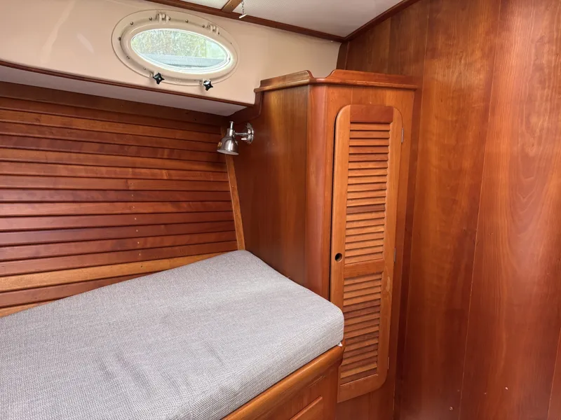 Slide: The Image of Hinckley Yachts 36 Picnic EP 2004 - 6186541