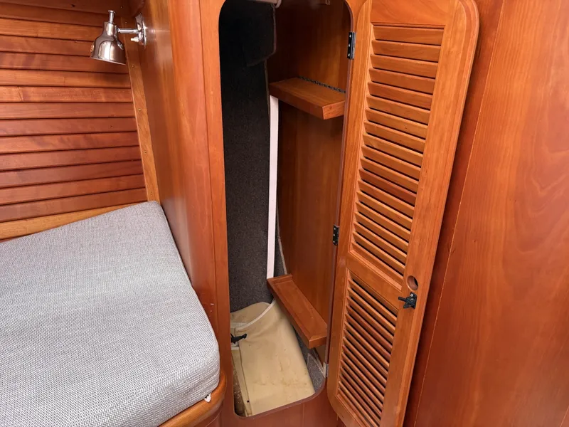 Slide: The Image of Hinckley Yachts 36 Picnic EP 2004 - 6186545