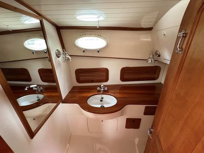 Slide: The Image of Hinckley Yachts 36 Picnic EP 2004 - 6186586