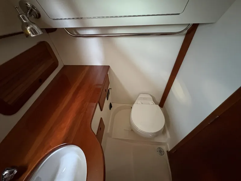 Slide: The Image of Hinckley Yachts 36 Picnic EP 2004 - 6186595