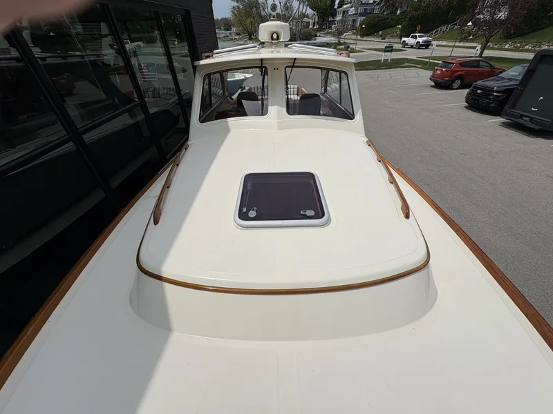 Slide: The Image of Hinckley Yachts 36 Picnic EP 2004 - 6186435
