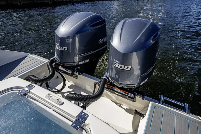 Slide: The Image of Cobia 320 CC 2021 - 6187416