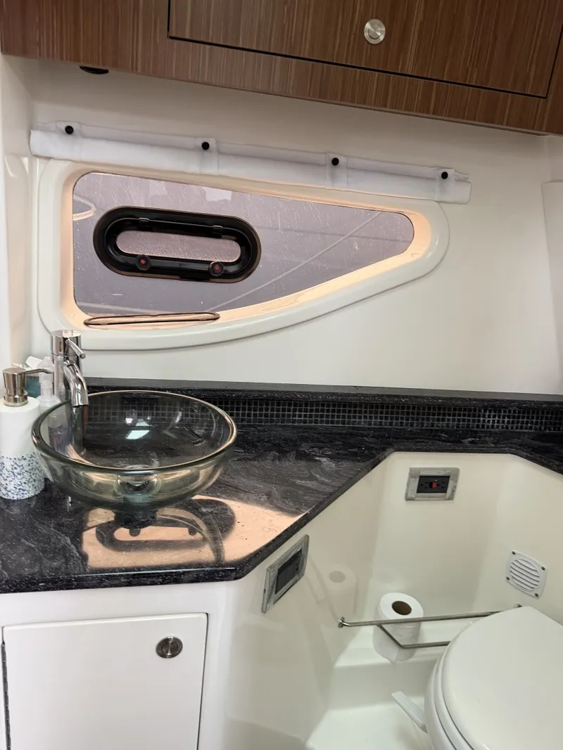 Slide: The Image of Sea Ray 370 Sundancer 2022 - 6187753