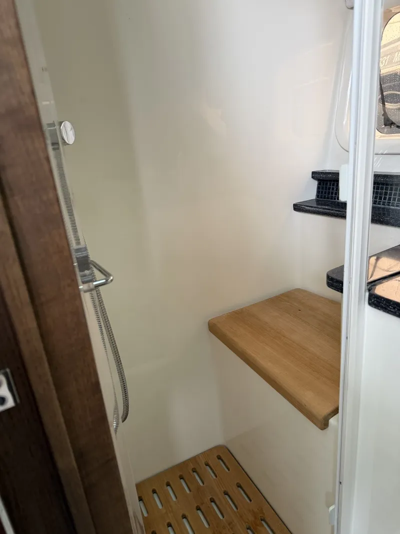 Slide: The Image of Sea Ray 370 Sundancer 2022 - 6187756