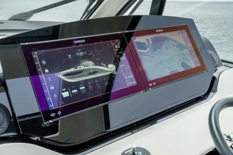 Slide: The Image of Sea Ray 370 Sundancer 2022 - 6187762