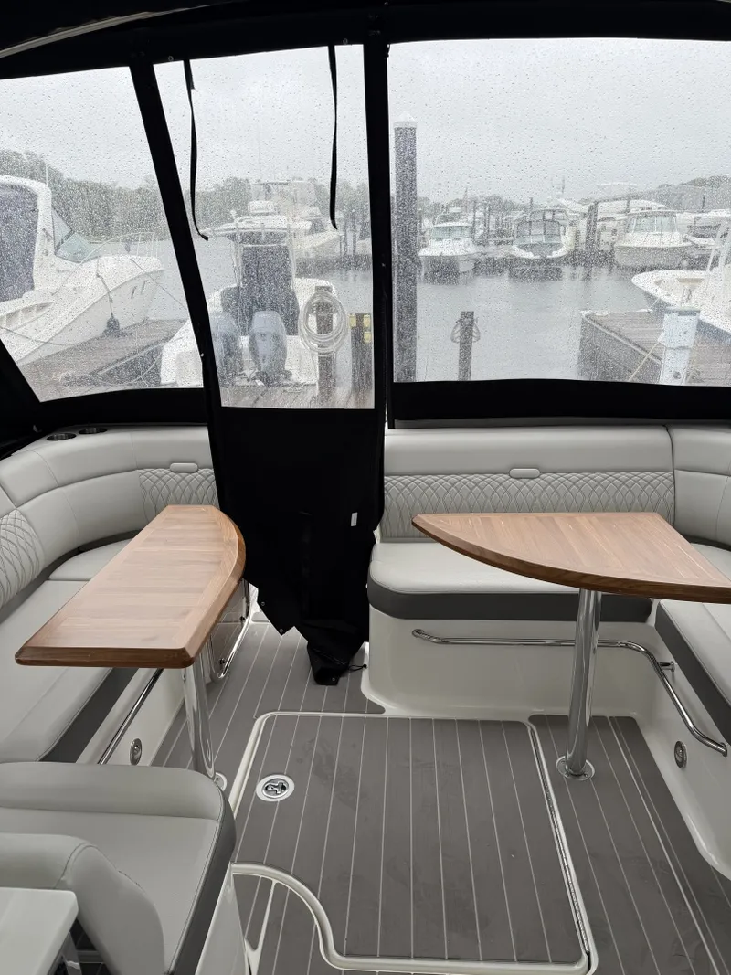 Slide: The Image of Sea Ray 370 Sundancer 2022 - 6187743