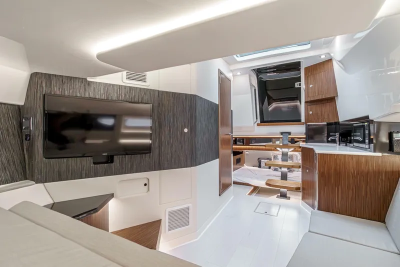 Slide: The Image of Sea Ray 370 Sundancer 2022 - 6187767