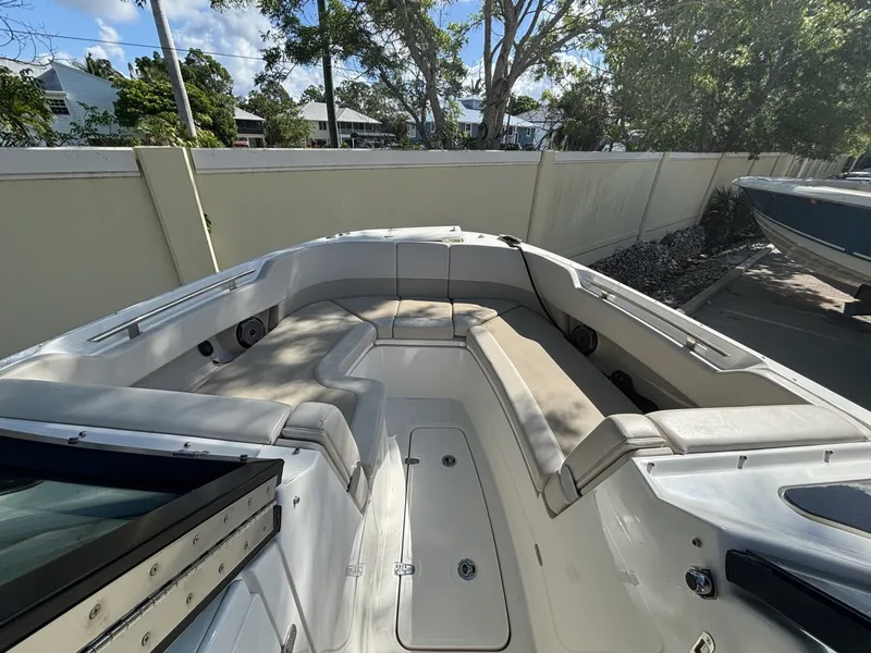 Slide: The Image of Boston Whaler 320 Vantage 2024 - 6187927