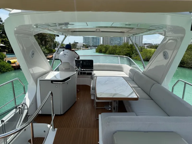 Slide: The Image of Azimut 55 Fly 2021 - 6202943