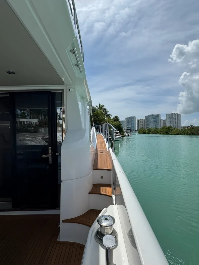 Slide: The Image of Azimut 55 Fly 2021 - 6202941