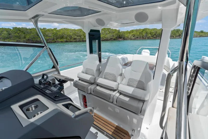 Slide: The Image of Nimbus Sport Tender 42 2026 - 7867446