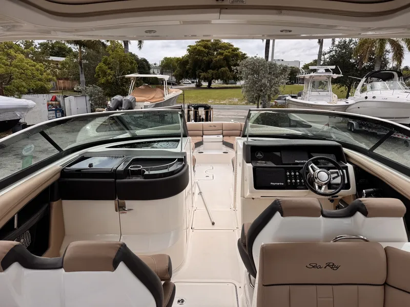 Slide: The Image of Sea Ray 350 SLX 2016 - 6203519