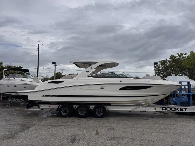Slide: The Image of Sea Ray 350 SLX 2016 - 6203507
