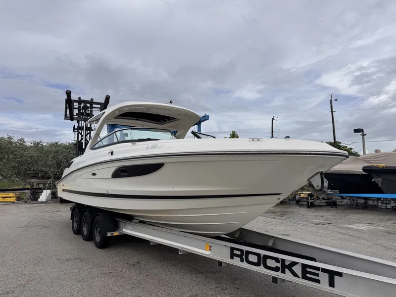 Slide: The Image of Sea Ray 350 SLX 2016 - 6203513