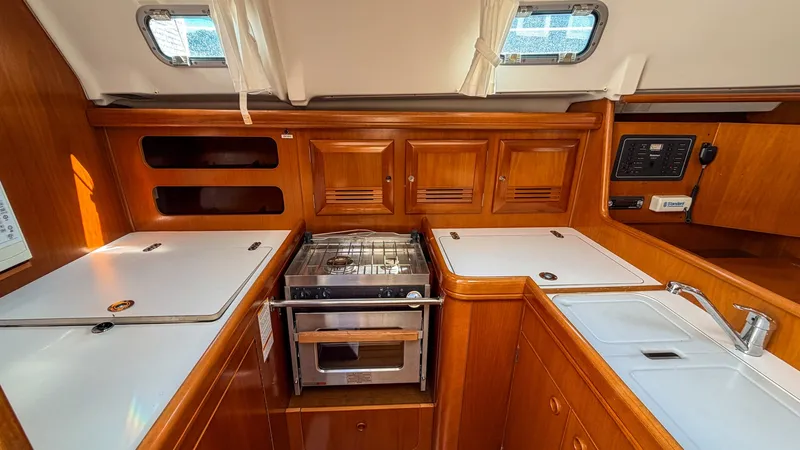 Slide: The Image of Beneteau Oceanis 361 2002 - 8231821