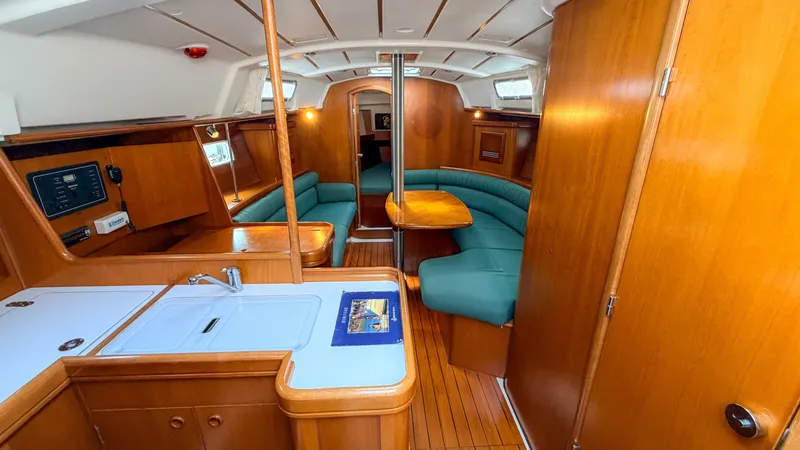 Slide: The Image of Beneteau Oceanis 361 2002 - 8231800