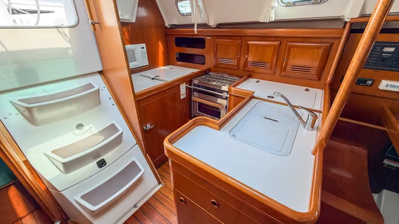 Slide: The Image of Beneteau Oceanis 361 2002 - 8231798