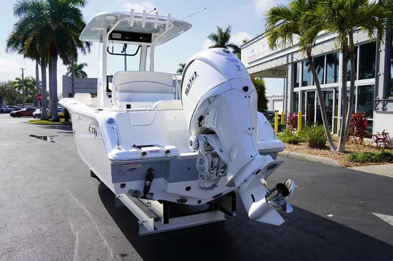 Slide: The Image of Sea Hunt Ultra 245SE 2026 - 6203817