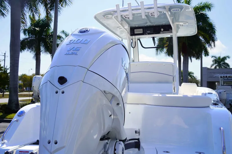 Slide: The Image of Sea Hunt Ultra 245SE 2026 - 6203819