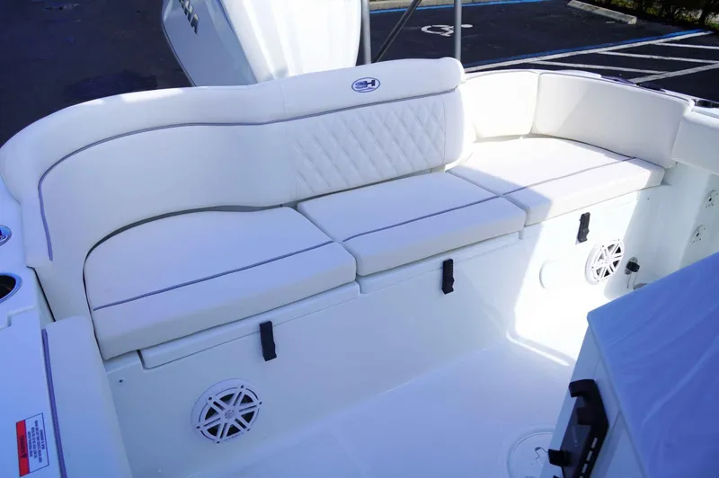 Slide: The Image of Sea Hunt Ultra 245SE 2026 - 6203844
