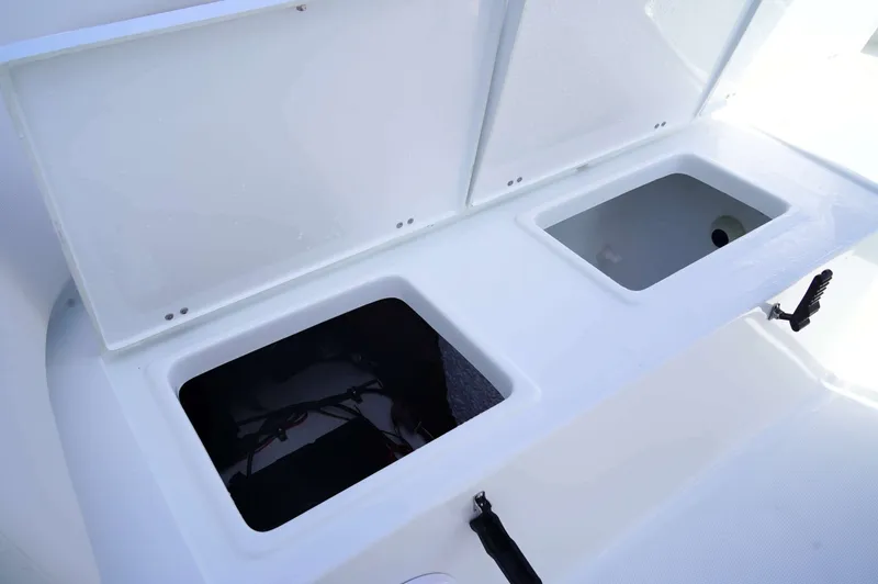 Slide: The Image of Sea Hunt Ultra 245SE 2026 - 6203846