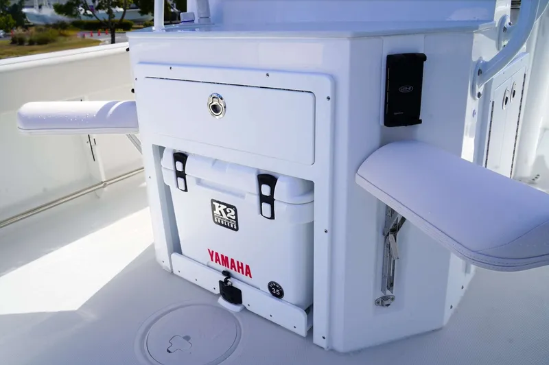 Slide: The Image of Sea Hunt Ultra 245SE 2026 - 6203824