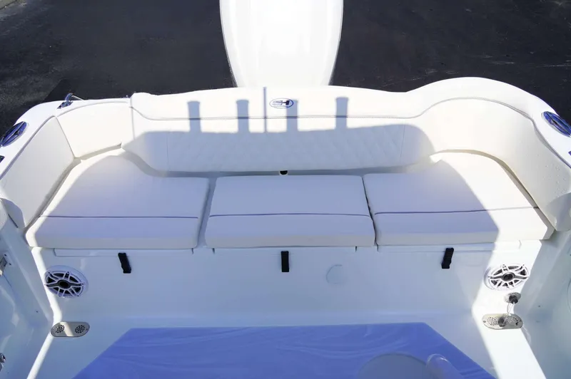 Slide: The Image of Sea Hunt Ultra 255SE 2026 - 6203882