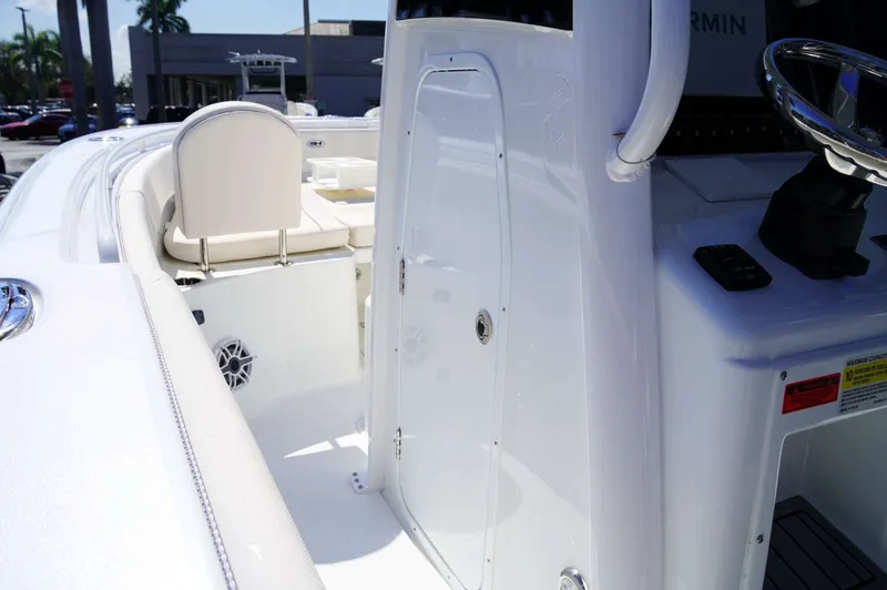 Slide: The Image of Sea Hunt Ultra 255SE 2026 - 6203900
