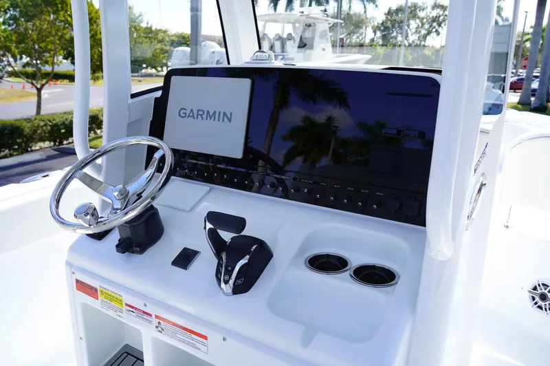 Slide: The Image of Sea Hunt Ultra 255SE 2026 - 6203870