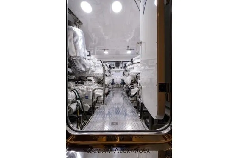 Slide: The Image of Ocean Alexander Motoryacht 100 2019 - 6203970