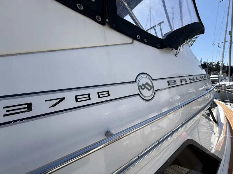 Slide: The Image of Bayliner 3788 1998 - 6216526