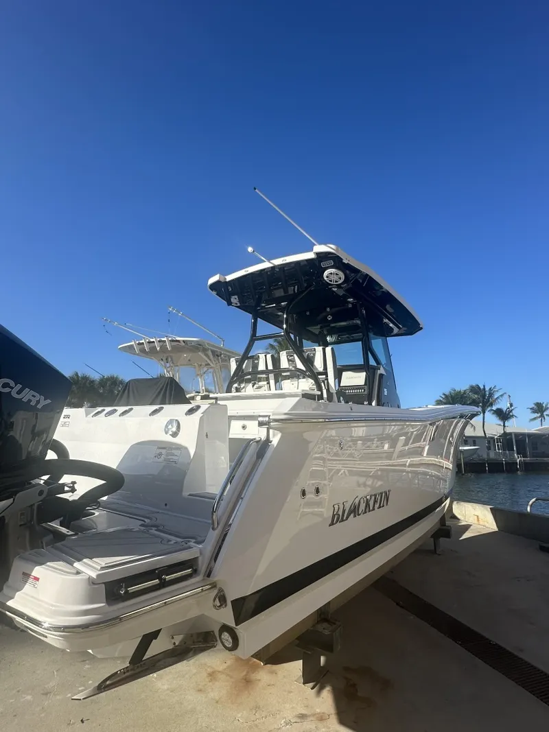 Slide: The Image of Blackfin 272 CC - Aft Profile 2025 Blackfin 272 CC - 6223261