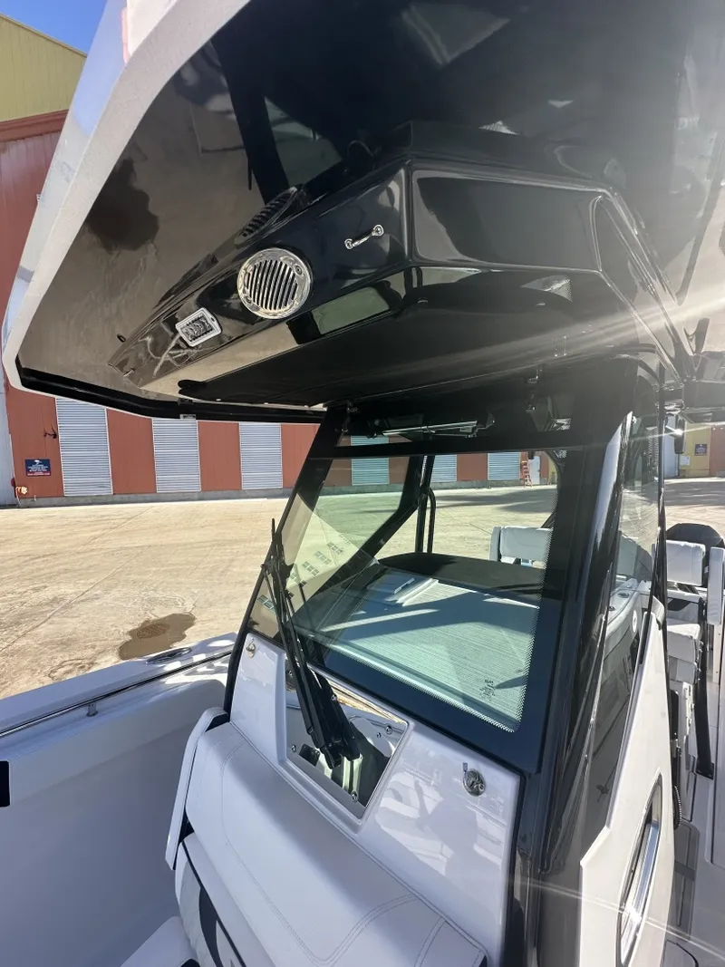 Slide: The Image of Blackfin 272 CC - T-Top 2025 Blackfin 272 CC - 6223281