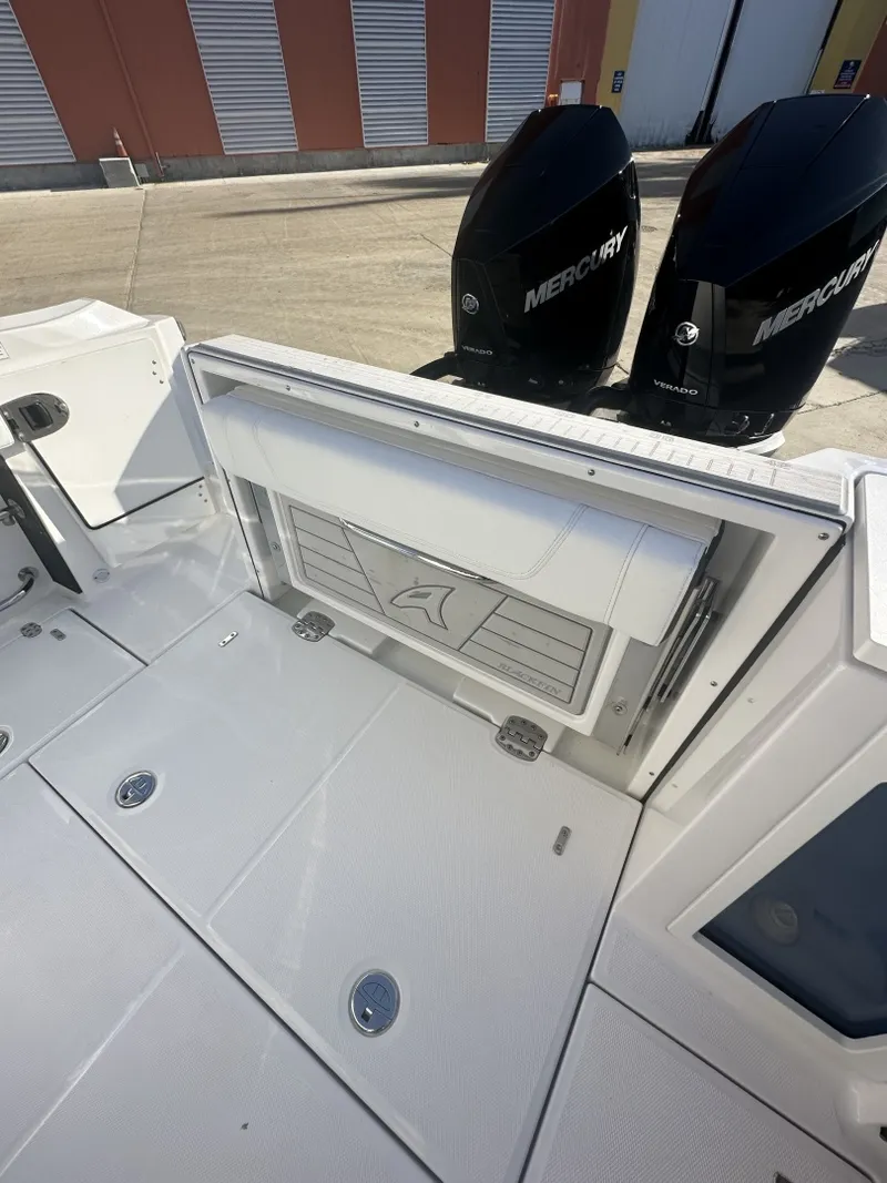 Slide: The Image of Blackfin 272 CC - Cockpit 2025 Blackfin 272 CC - 6223283