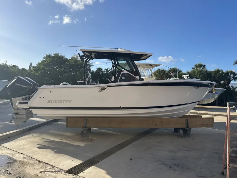 Slide: The Image of Blackfin 272 CC - Exterior Profile 2025 Blackfin 272 CC - 6223292
