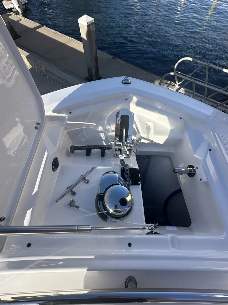 Slide: The Image of Blackfin 272 CC - Anchor Locker 2025 Blackfin 272 CC - 6223277