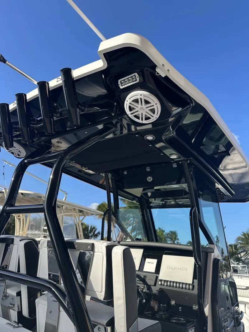 Slide: The Image of Blackfin 272 CC - T-Top 2025 Blackfin 272 CC - 6223289