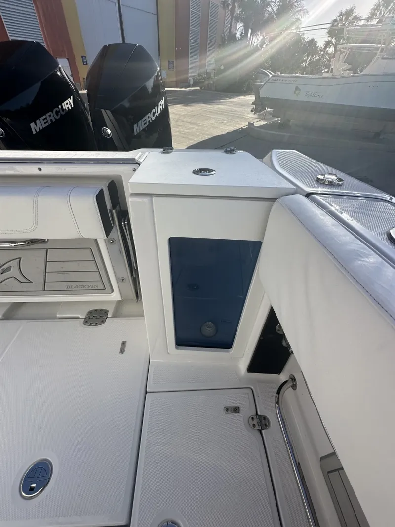 Slide: The Image of Blackfin 272 CC - Cockpit 2025 Blackfin 272 CC - 6223282