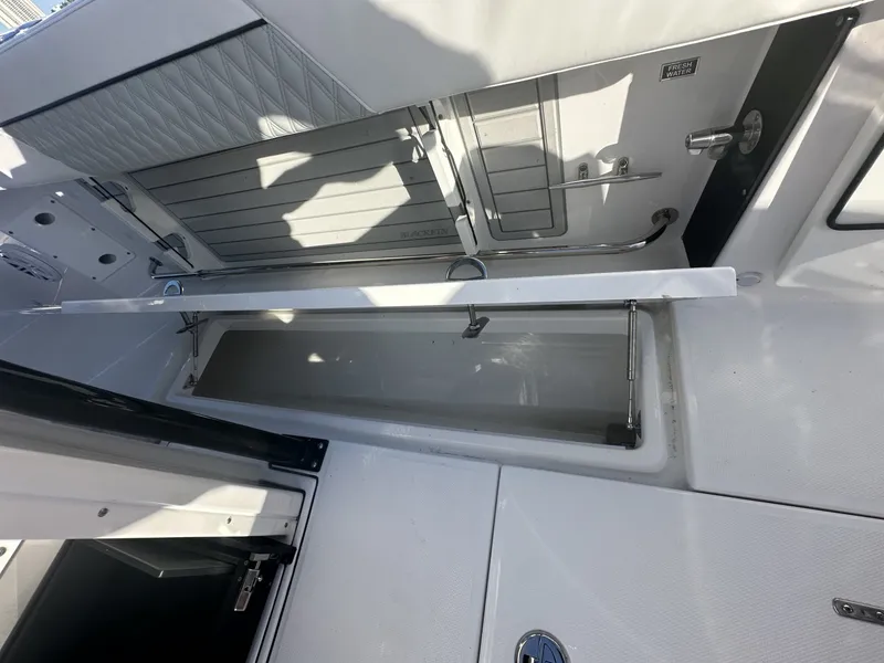 Slide: The Image of Blackfin 272 CC - Cockpit Storage 2025 Blackfin 272 CC - 6223287