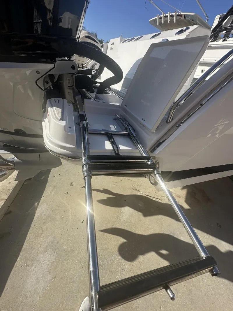 Slide: The Image of Blackfin 272 CC - Cockpit Latter  2025 Blackfin 272 CC - 6223265
